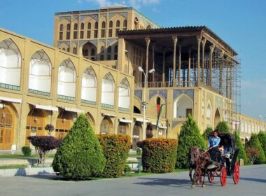 نمای کلی کاخ عالی قاپو