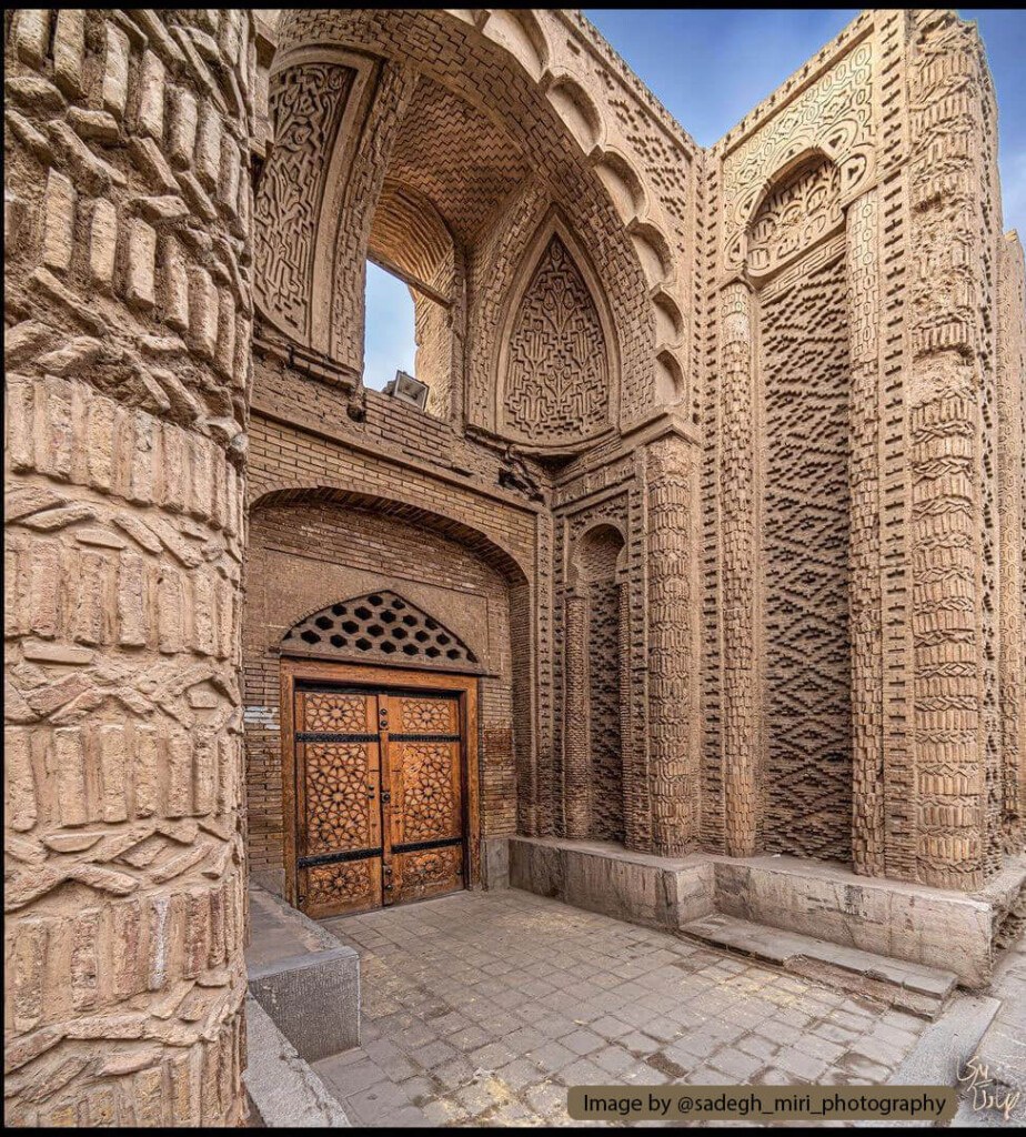 نمای زیبای آجرکاری مسجد حکیم
