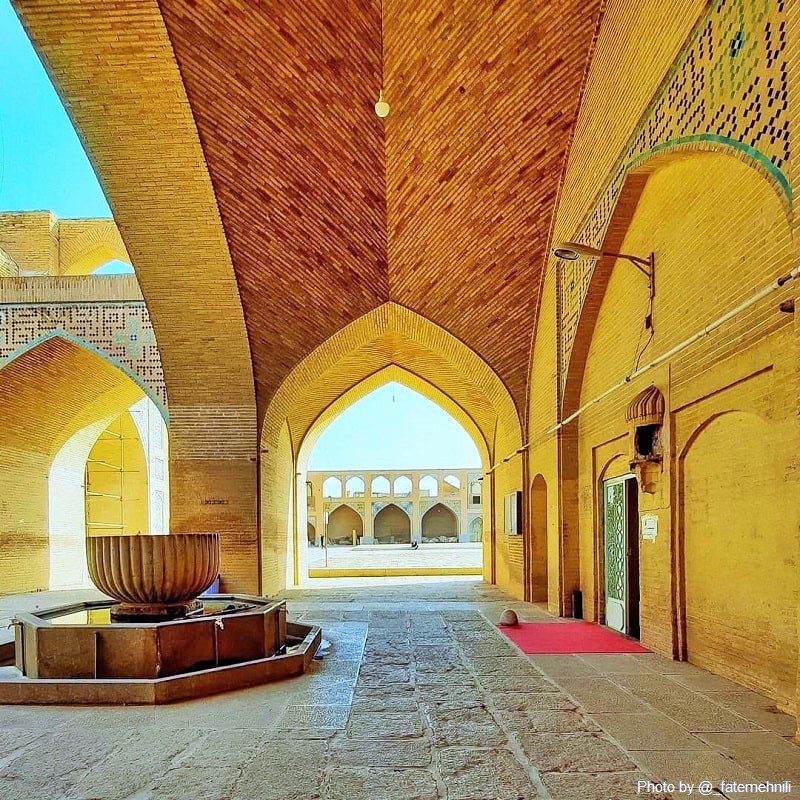 نمایی از مسجد حکیم اصفهان