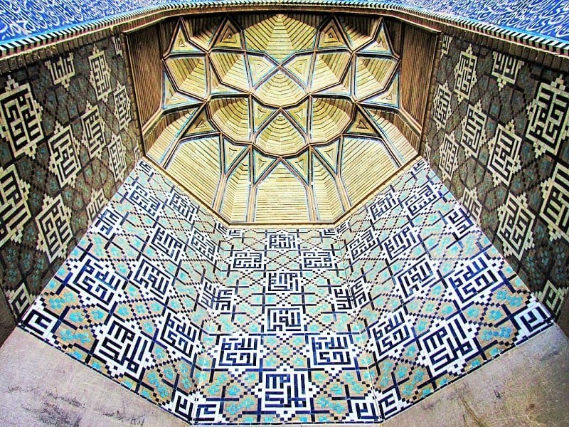 کاشی معقلی (خط بنایی) مسجد حکیم اصفهان