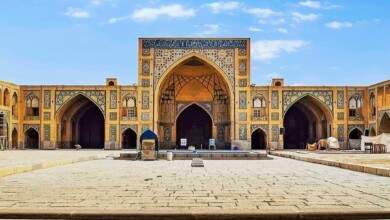 صحن مسجد حکیم اصفهان