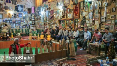 تماشاچیان در موزه شه لافتی مشهد