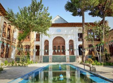 حیاط تکیه بیگلربیگی کرمانشاه