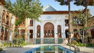 حیاط تکیه بیگلربیگی کرمانشاه