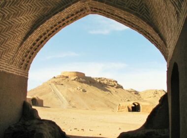 نمای دخمه زرتشتیان یزد