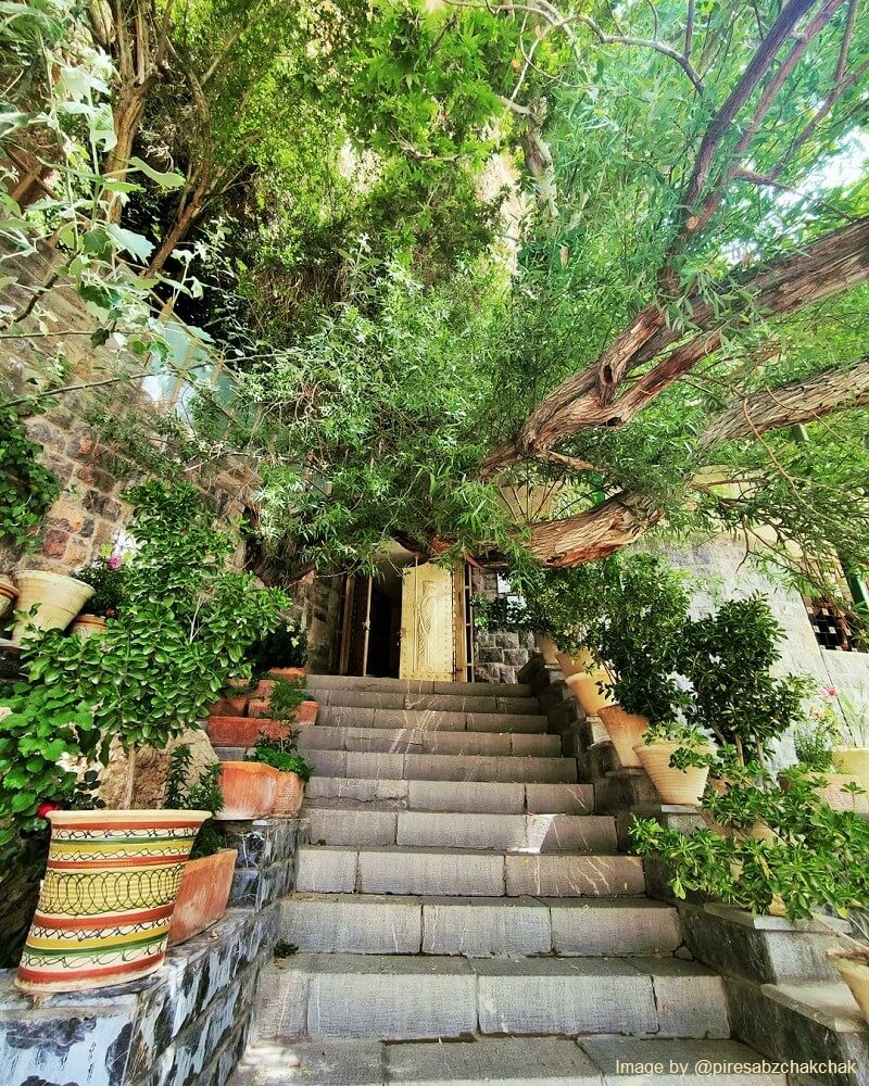 ورودی زیارتگاه پیر سبز