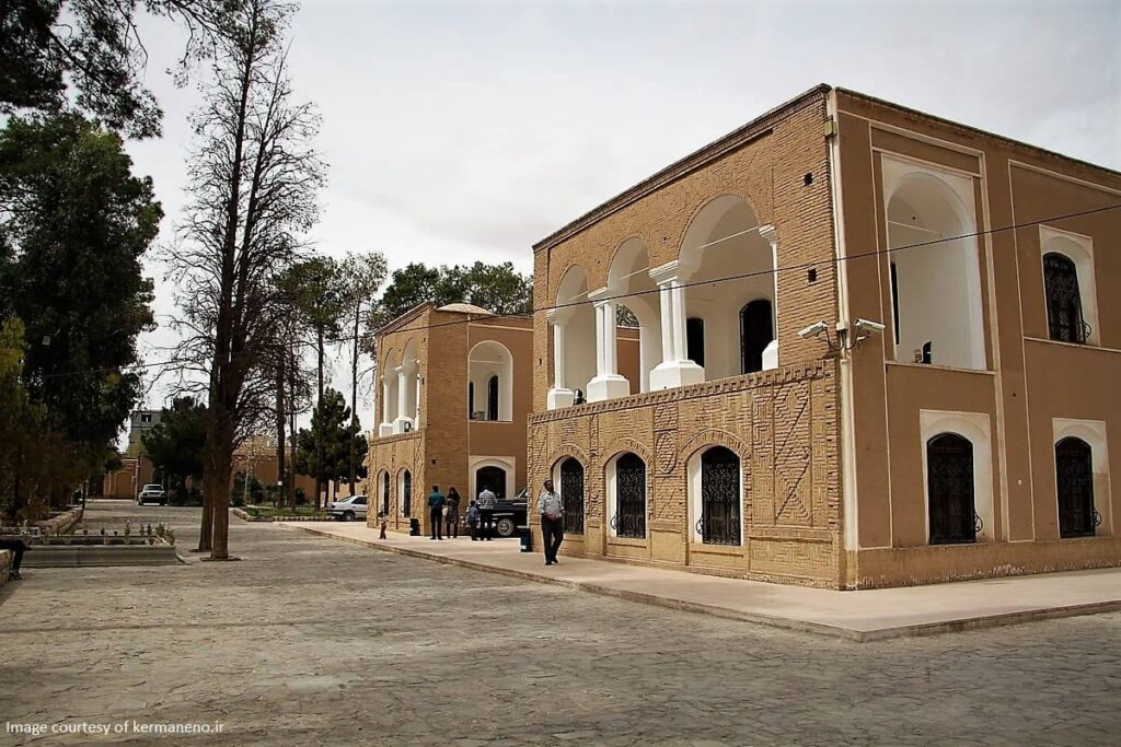 نمایی از ساختمان زیبای باغ موزه هرندی