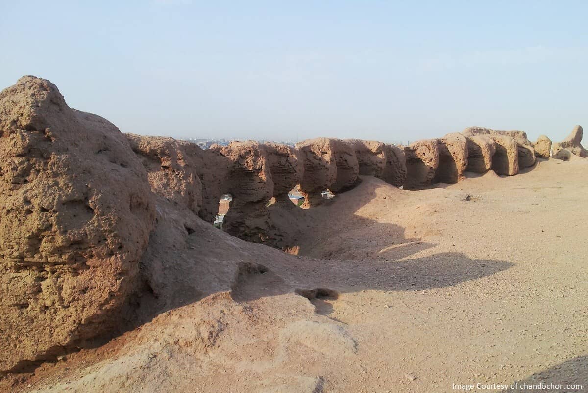 نمایی از داخل قلعه دختر کرمان