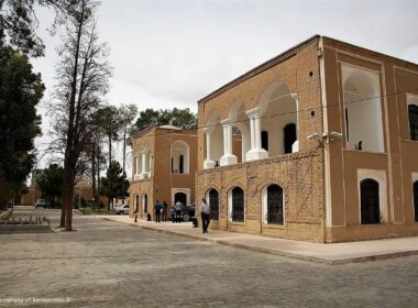 نمایی از ساختمان زیبای باغ موزه هرندی