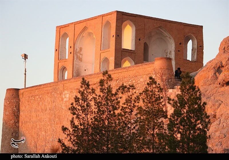 معماری تخت درگاه قلی بیگ کرمان