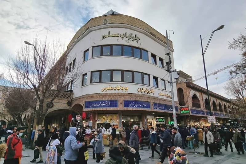 نمایی از بازار تهران در یک روز شلوغ