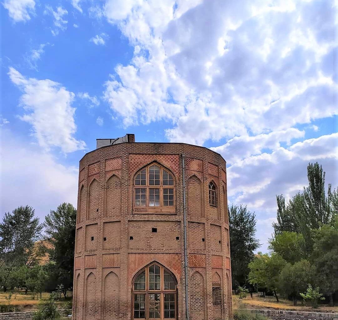 نمایی از برج خلعت پوشان تبریز