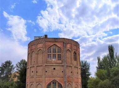 نمایی از برج خلعت پوشان تبریز