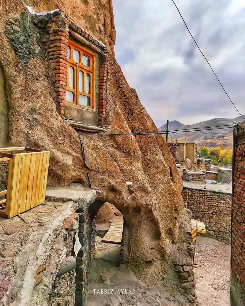 خانه های صخره ای روستای کندوان