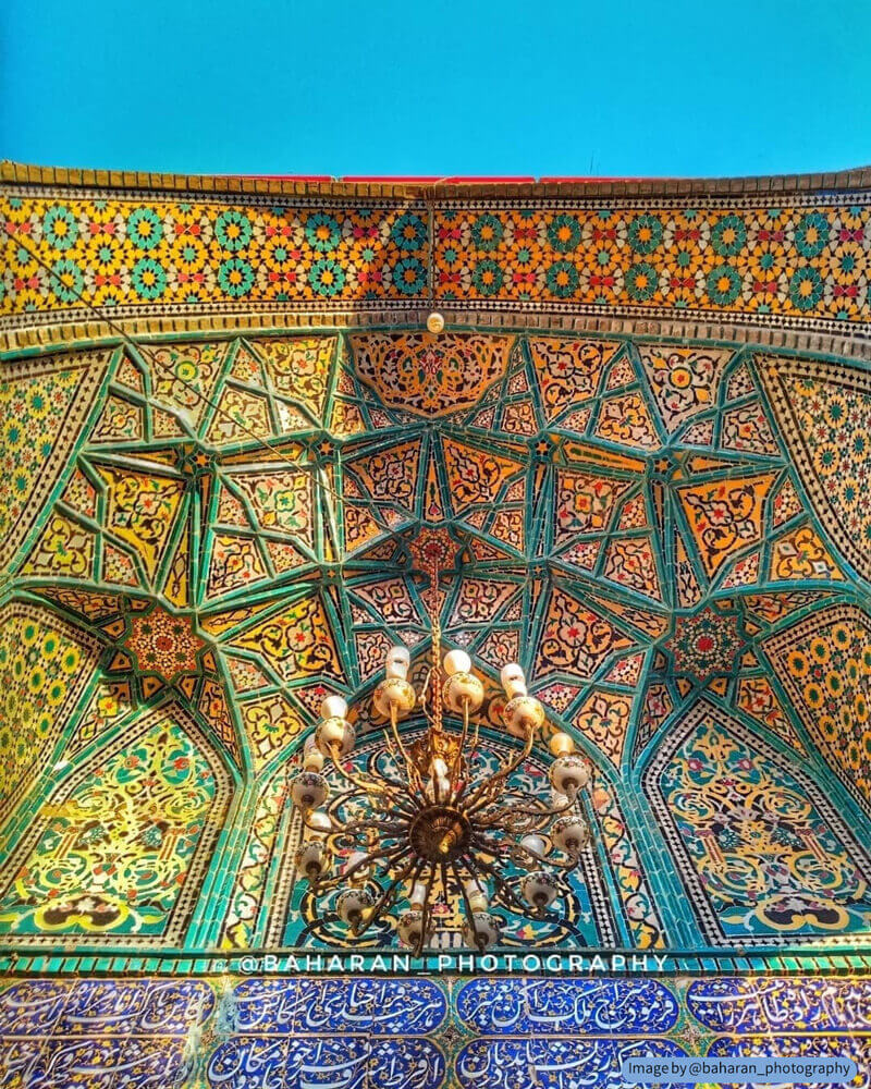 نمایی از معماری زیبای حرم شاه عبدالعظیم حسنی
