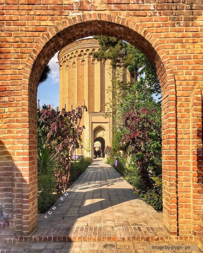 نمایی زیبا از برج طغرل شهر ری