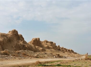 دیوار تخریب شده قلعه ایرج