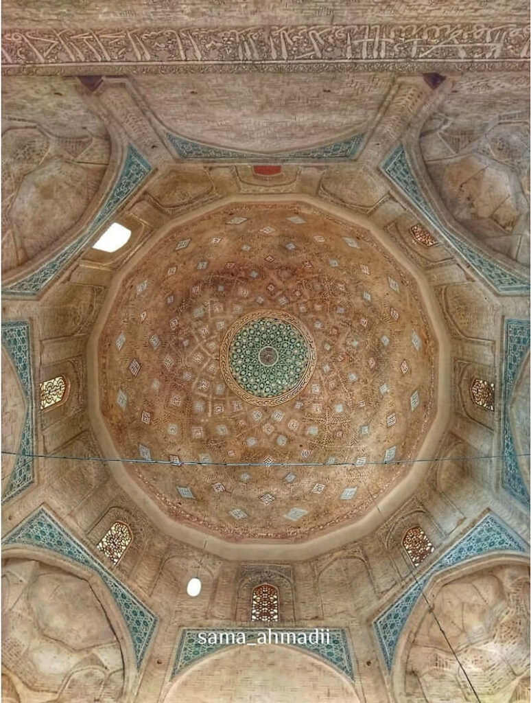 استفاده از نقوش مختلف در مسجد جامع ورامین