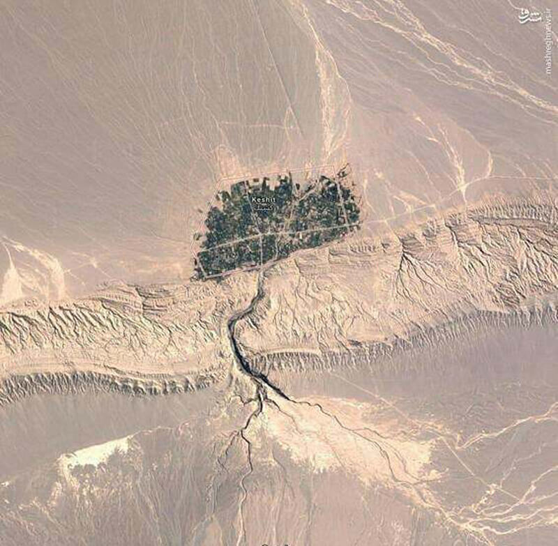 تصویر هوایی از روستای کشیت کرمان به شکل درخت