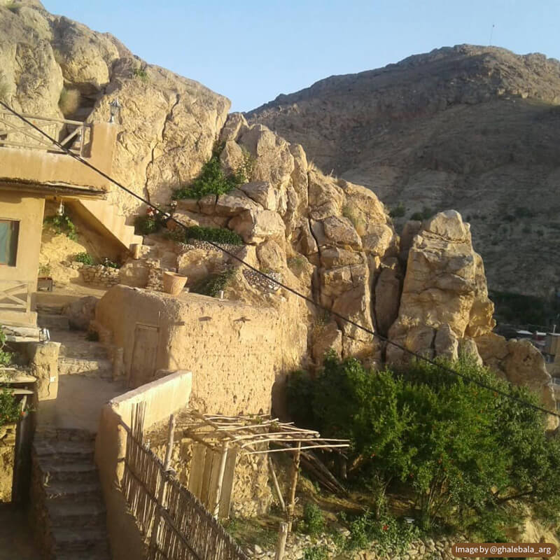 معماری پلکانی روستای قلعه بالا شاهرود