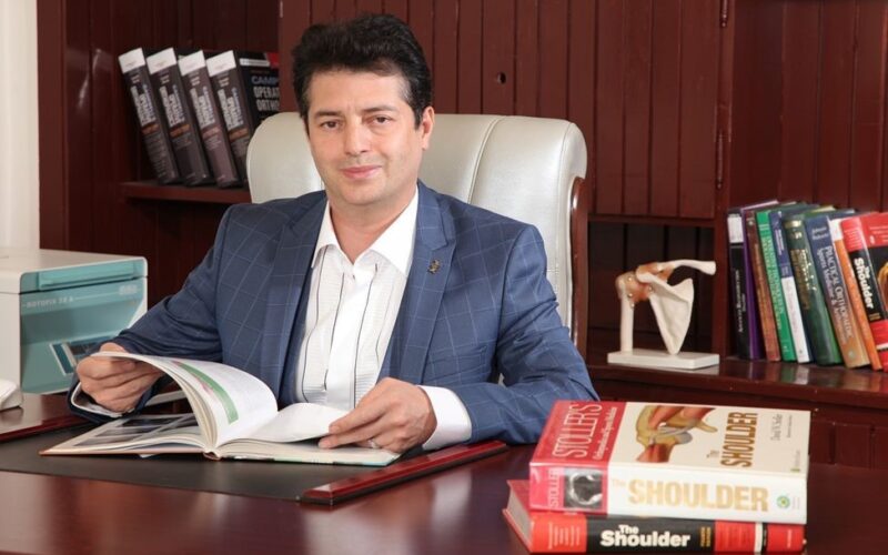 عمل جراحی شانه و آرنج با دکتر علیرضا فرهمندی
