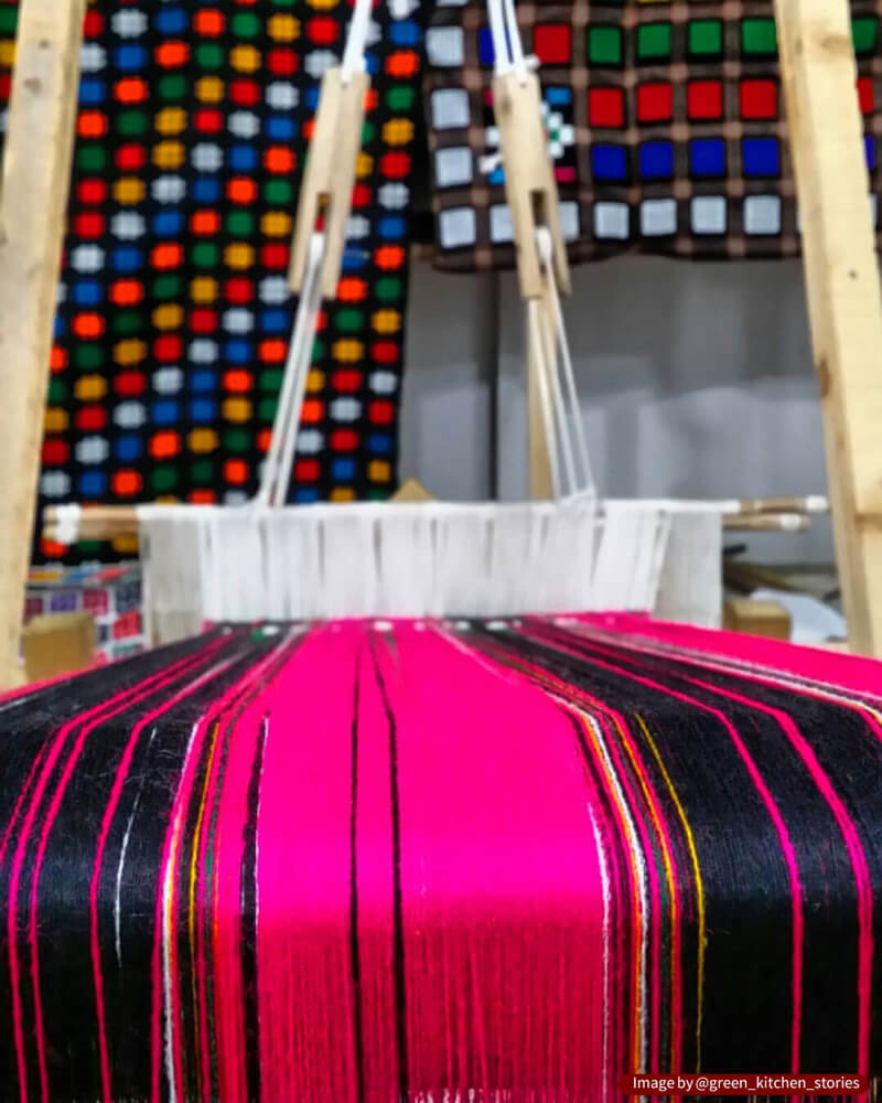 معجزه رنگ ها در چادرشب‌ بافی