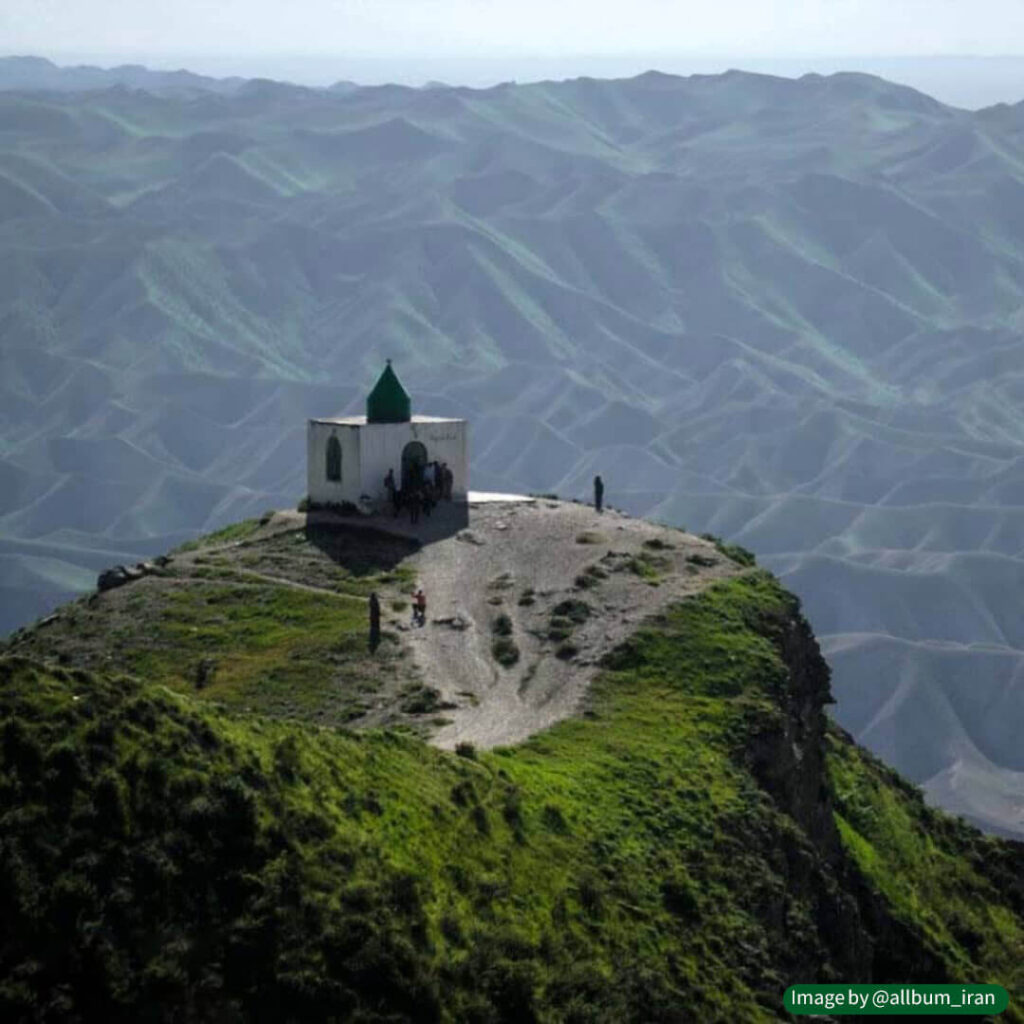 کوهپیمایی برای رسیدن به زیارتگاه خالد نبی