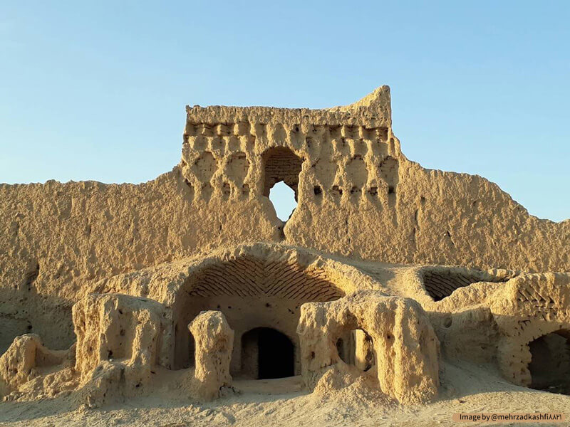 بناهای به جا مانده از تپه حصار دامغان