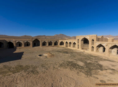 آشنایی با کاروانسرای آهوان