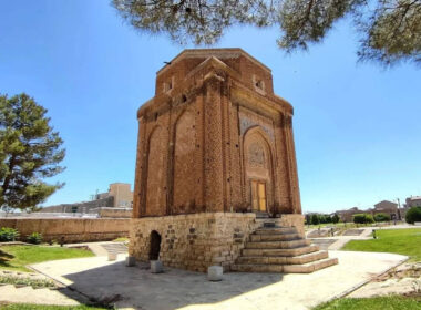 آشنایی با گنبد سرخ مراغه