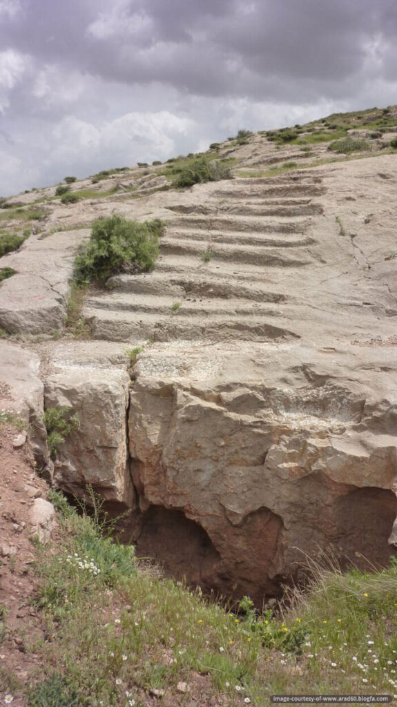 برخی از آثار باقی مانده از قیزلار قلعه سی مراغه