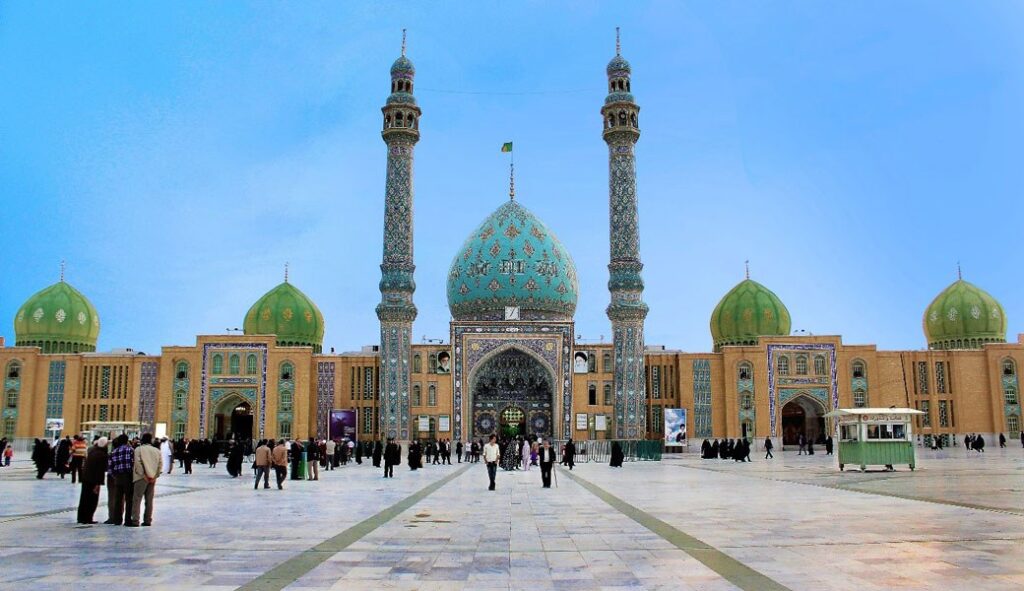 مسجد جمکران از زیارتگاه های قم