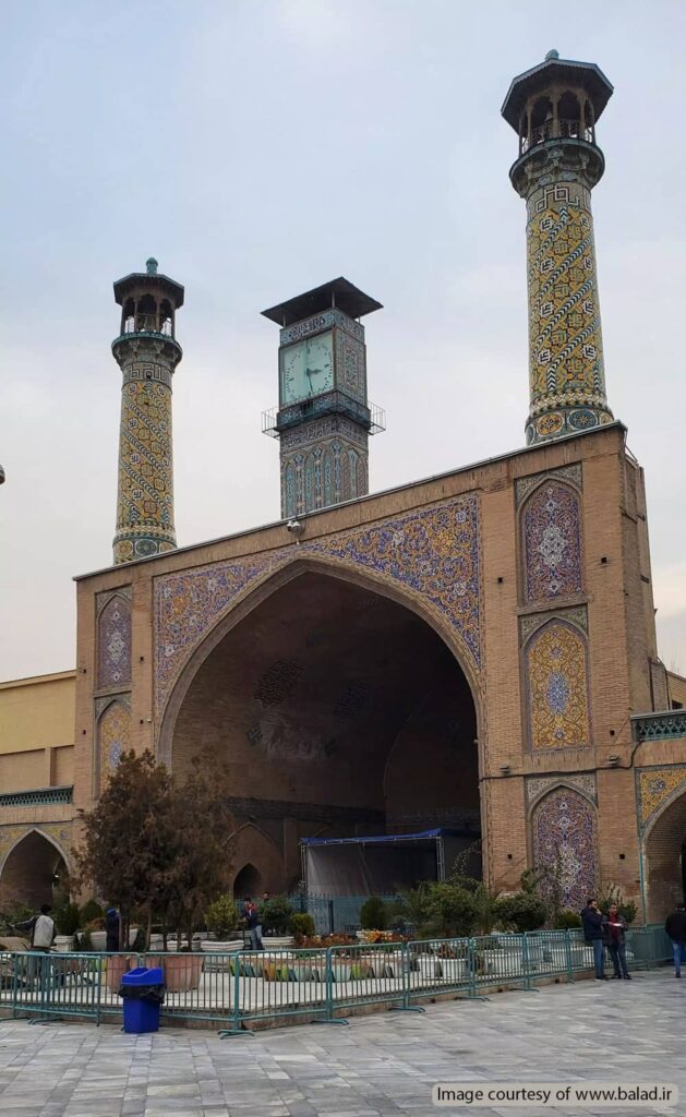 حیاط مسجد امام بازار تهران