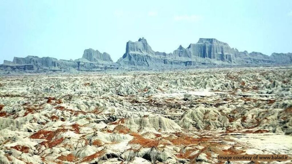 نمایی از کوه ‌های مریخی چابهار