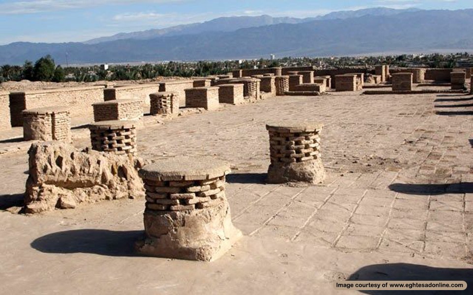 بخش های باقی مانده از مسجد شهر قدیم جیرفت