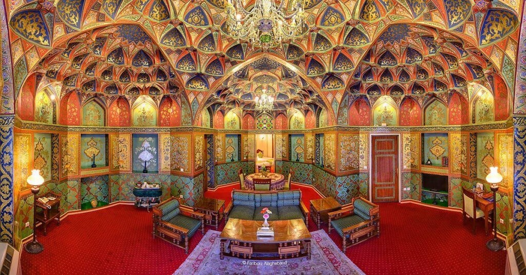 معماری قاجاری و زیبای هتل عباسی