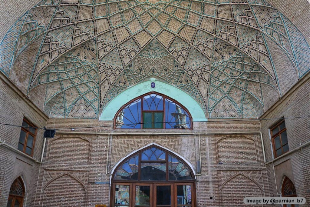 معماری و مقرنس‌کاری زیبای مسجد همدان