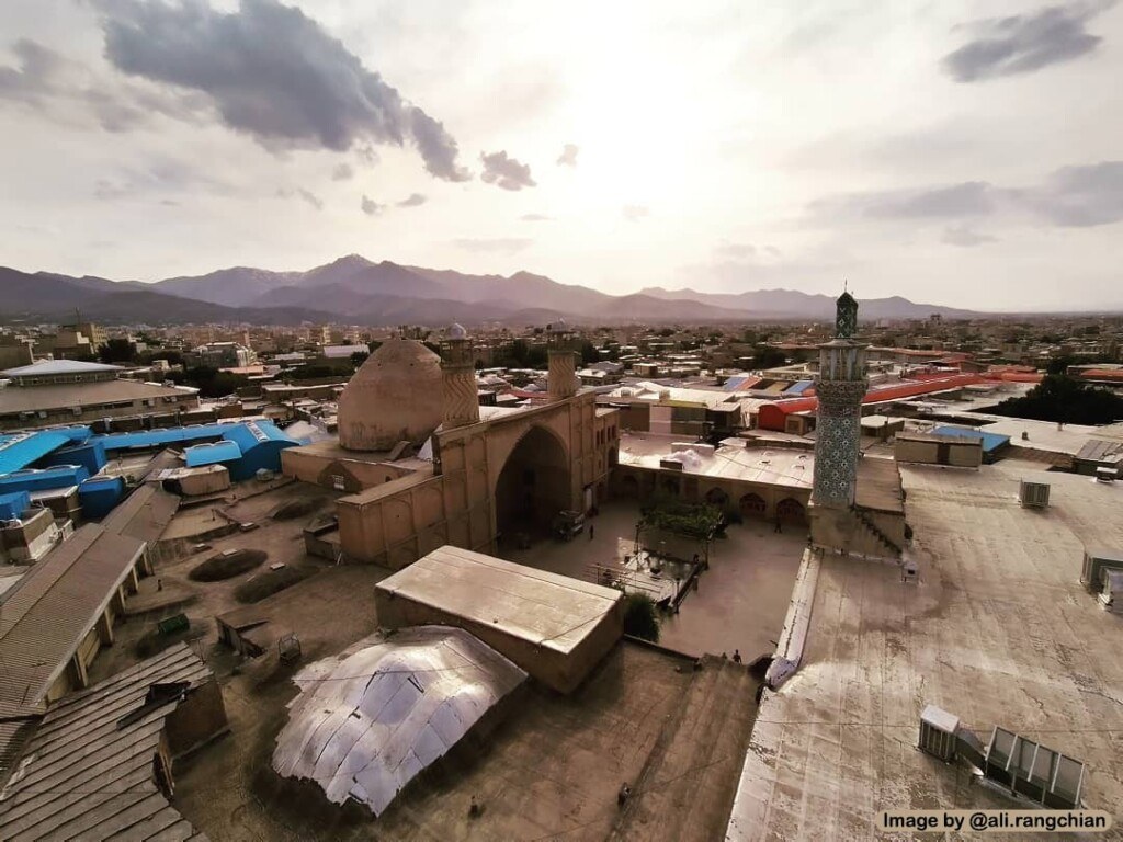 نمایی زیبا از مناره های مسجد جامع همدان