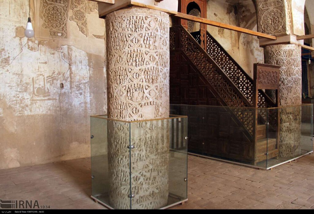 منبر چوبی مسجد نائین