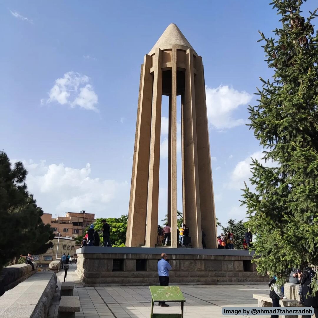 آشنایی با معماری آرامگاه ابوعلی سینا