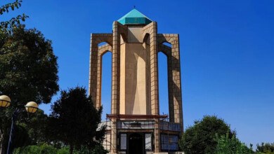 آشنایی با آرامگاه باباطاهر