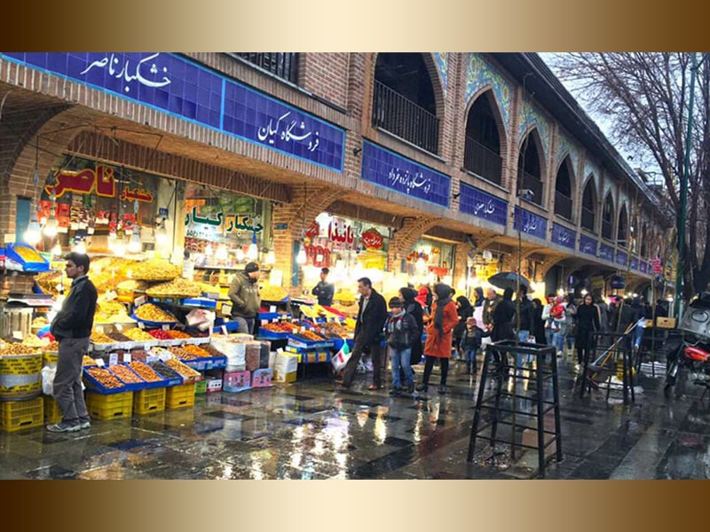 بازار تهران در یک روز بارانی
