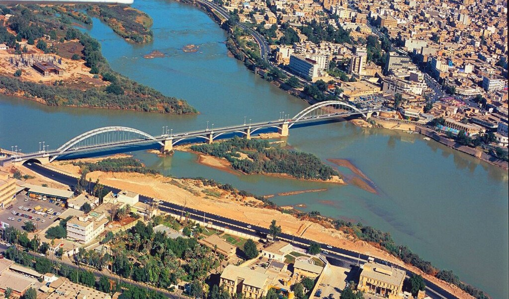 پل سفید از جاذبه های شهر اهواز و نزدیک به هتل اکسین