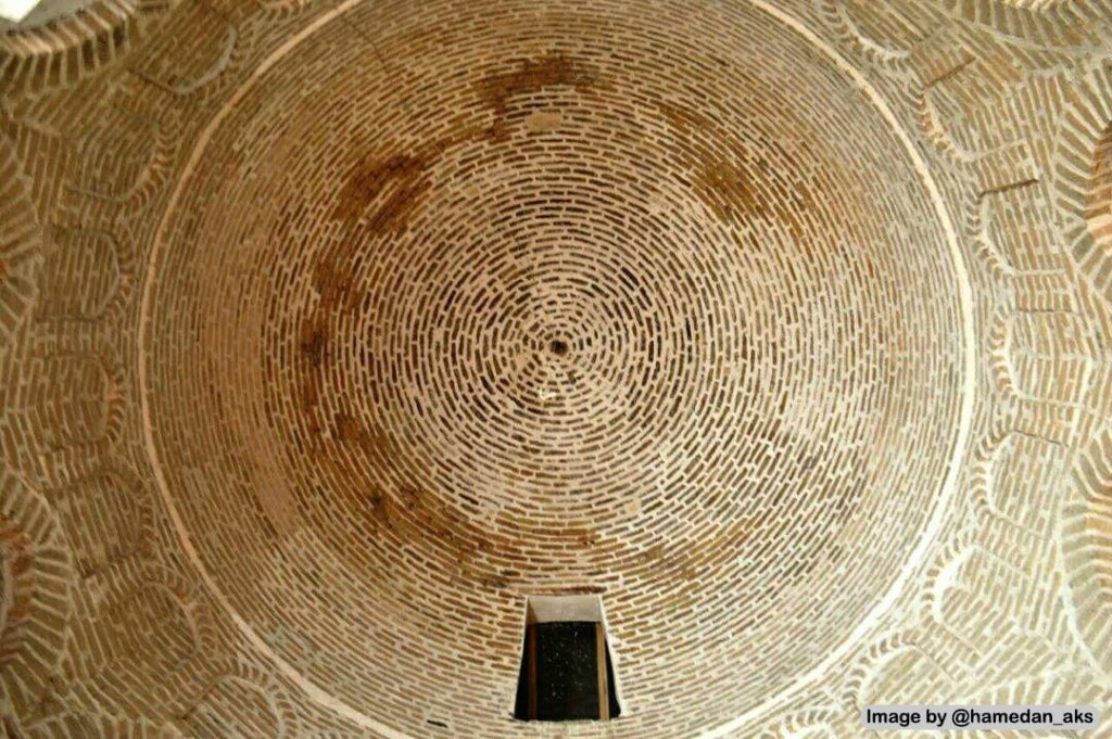 سقف داخلی داخلی برج قربان همدان