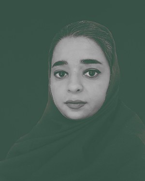 پریسا ناصری، نویسنده فارسی در دستی بر ایران