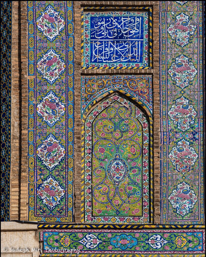 پوشش کاشی‌کاری شده‌ی مدرسه خان شیراز