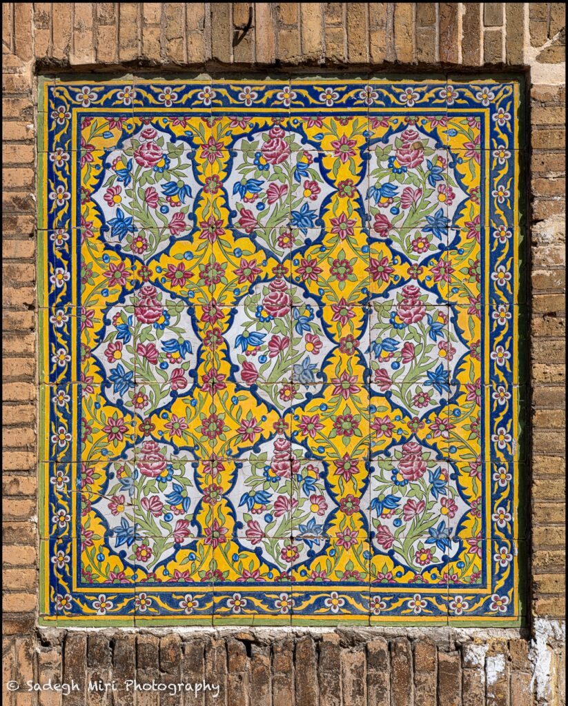معماری اصیل و ایرانی در مدرسه خان شیراز
