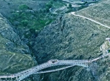پل وحشت در سرعین واقع شده است