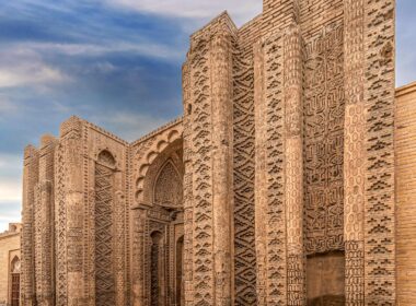 مسجد جورجیر اصفهان و آجرکاری هنرمندانه‌ی آن