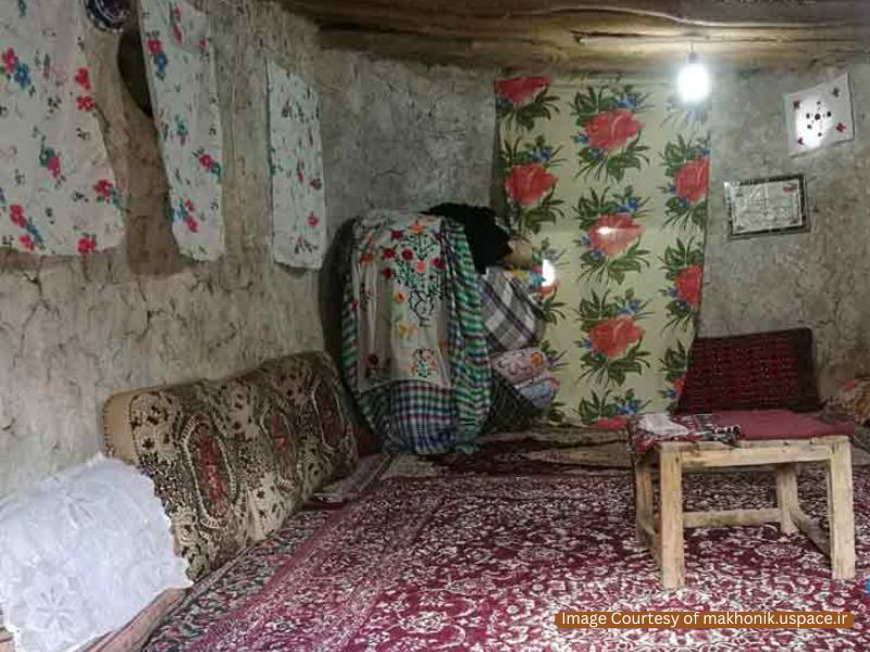اقامتگاه بومگردی ماخونیک